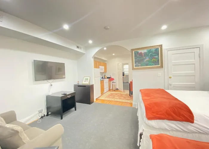 Gorgeous Refurbished 1Bdrm And 1Den Home
