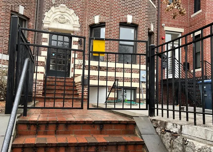 Gorgeous Refurbished 1Bdrm And 1Den Home