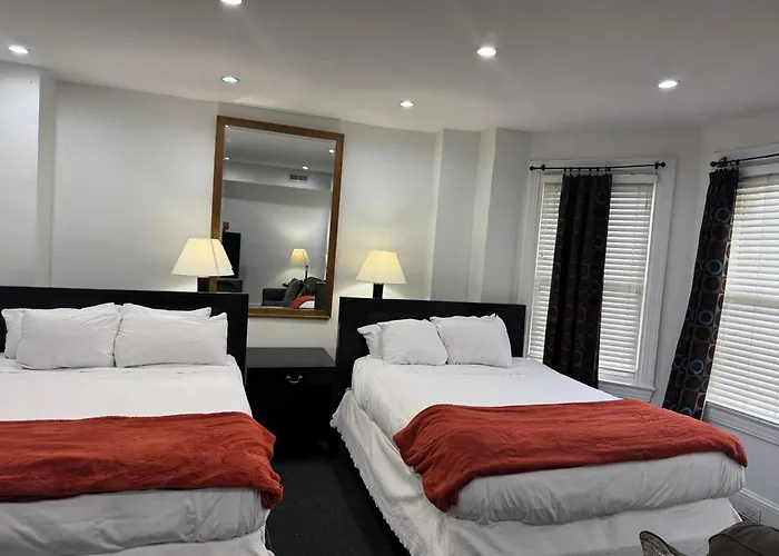 Gorgeous Refurbished 1Bdrm And 1Den Home