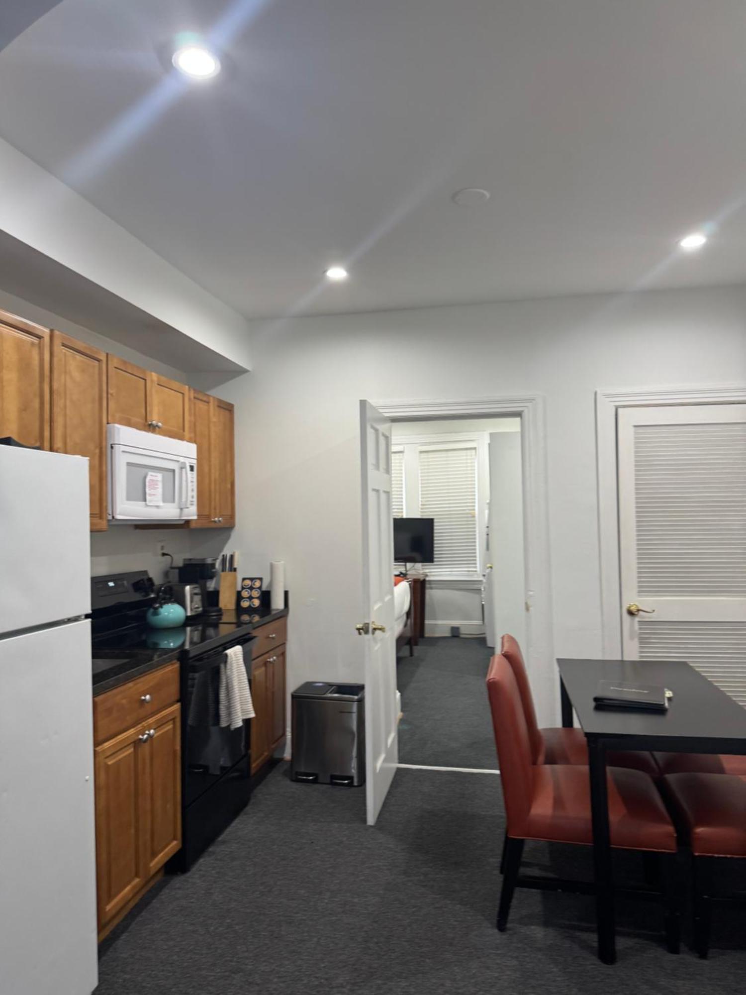 Apartment Gorgeous Refurbished 1bdrm And 1den Washington