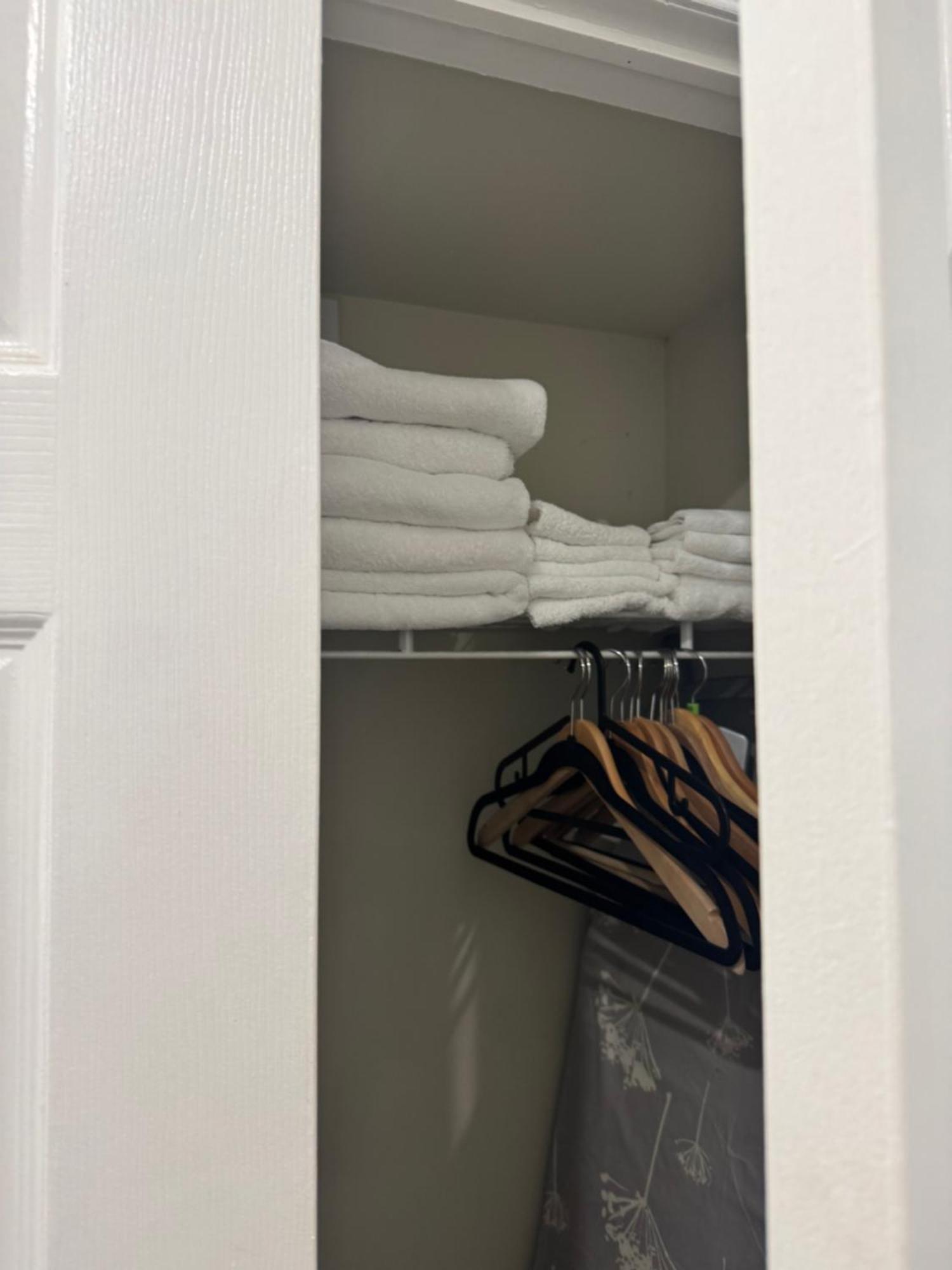 Gorgeous Refurbished 1bdrm And 1den *