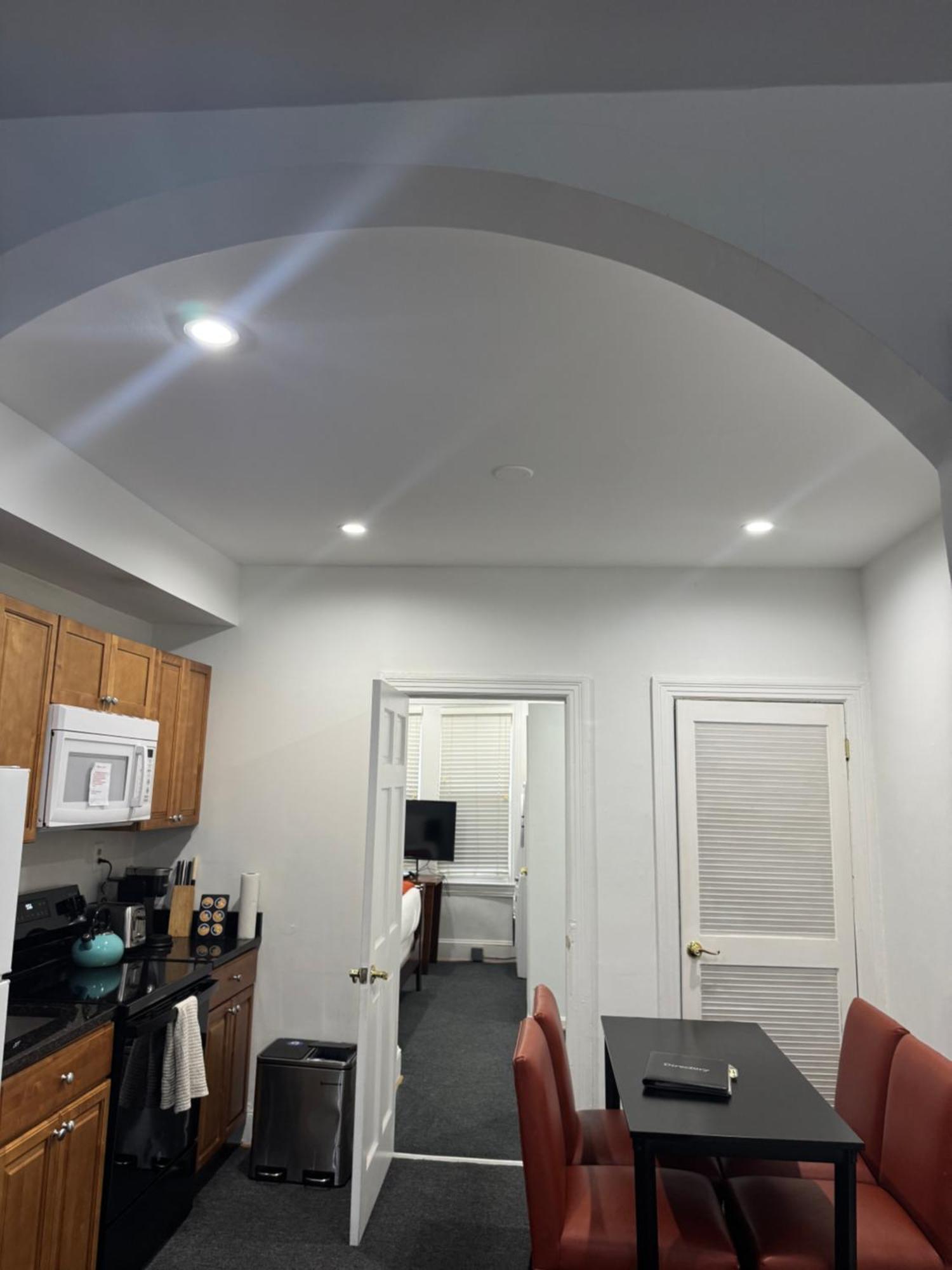 Gorgeous Refurbished 2bdrm Apartment Washington