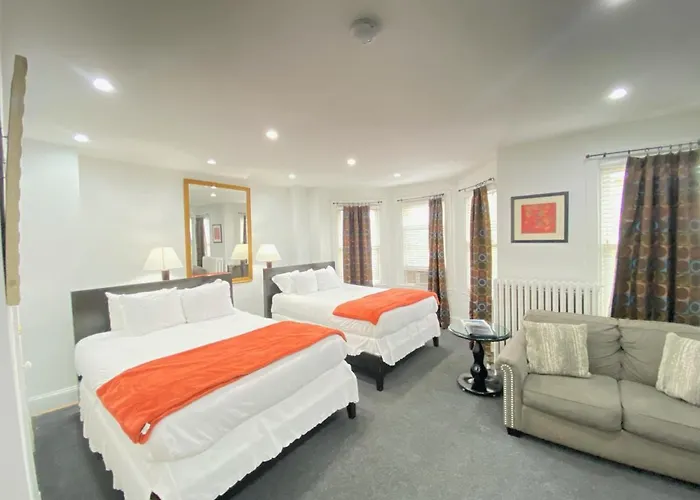 Gorgeous Refurbished 1Bdrm And 1Den Home