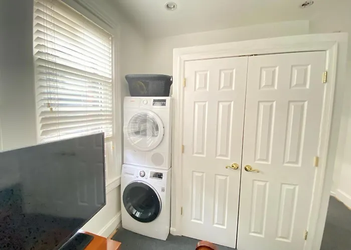 Gorgeous Refurbished 1Bdrm And 1Den Home